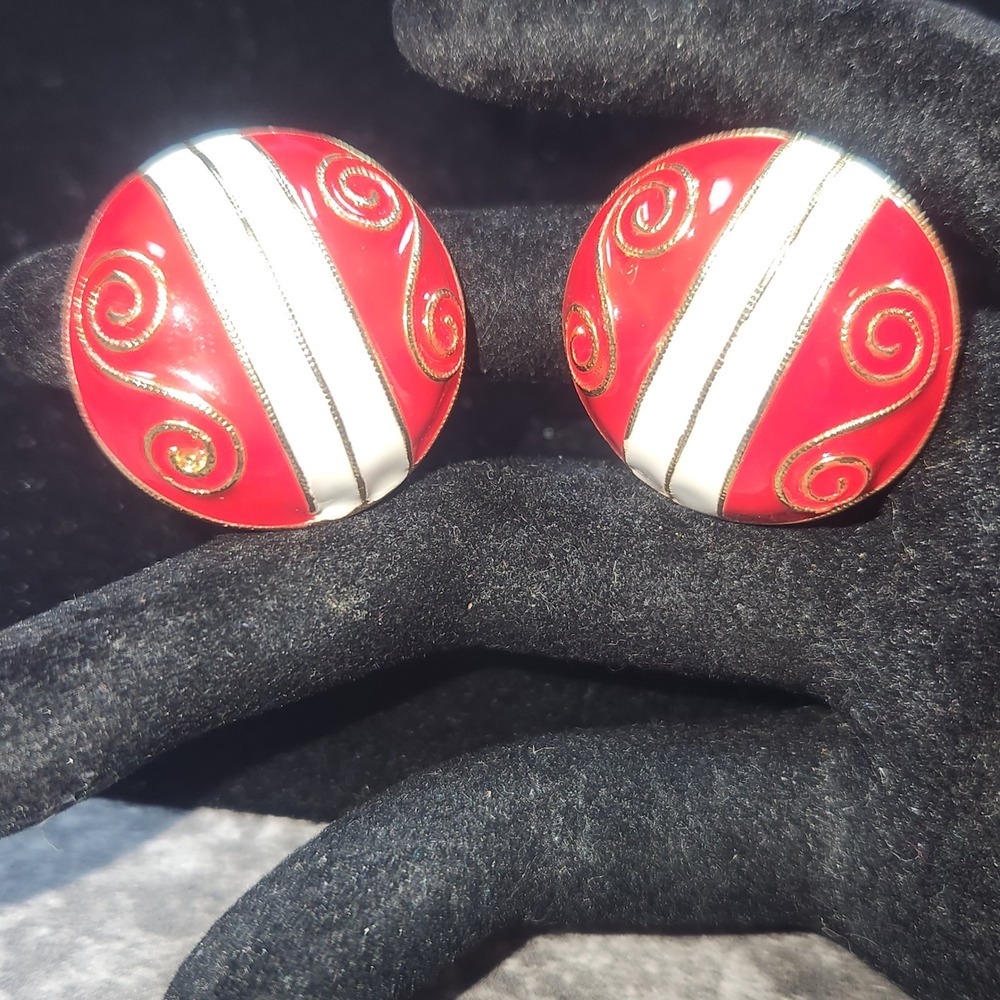 Vintage Red White Enamel Gold Tone Scroll Domed Button Clip On Earrings 1 Inch